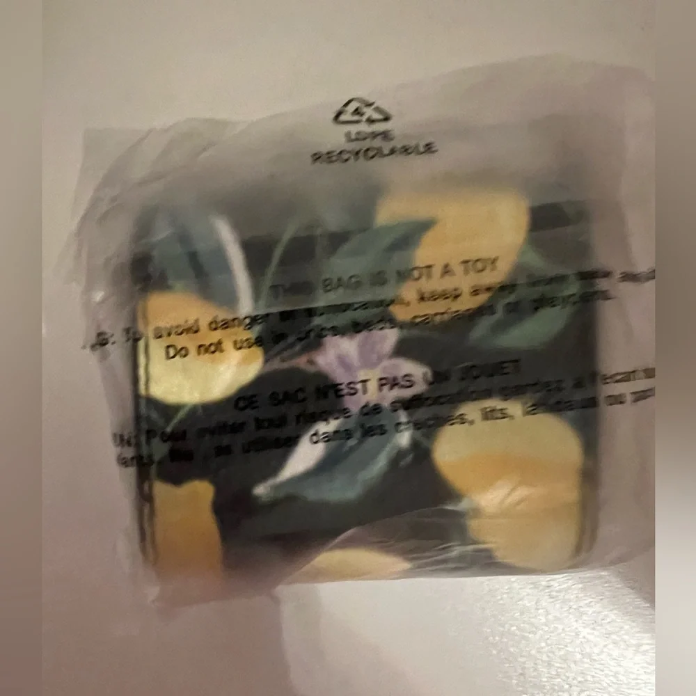 Victoria’s Secret Air Pod case/ keychain